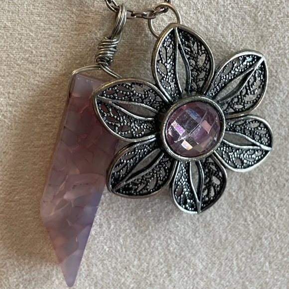 Handmade Natural Purple Agate Crystal Point & Floral Medallion Pendant Necklace - Picture 5 of 9